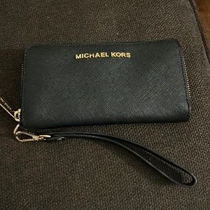 Michael Kors wristlet wallet, black used 2 time brand new